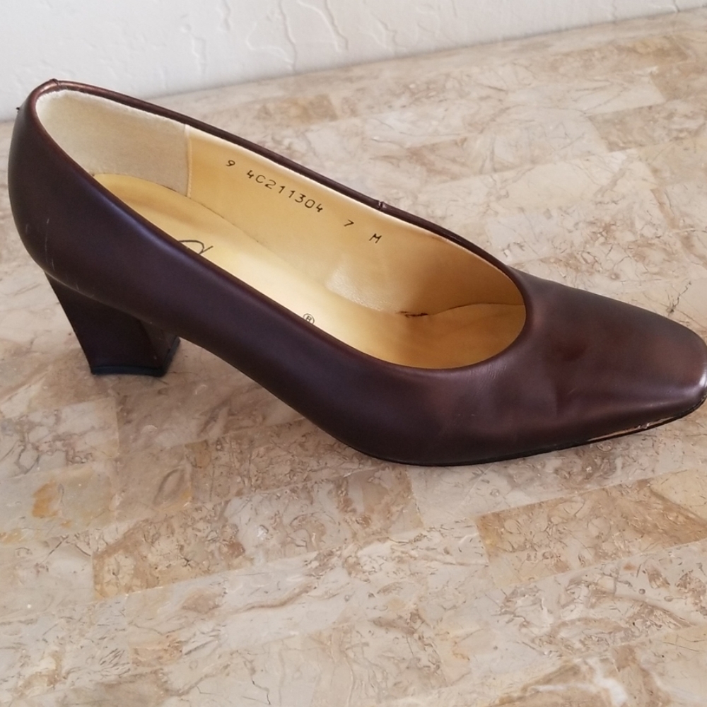 Caressa Brown Pumps